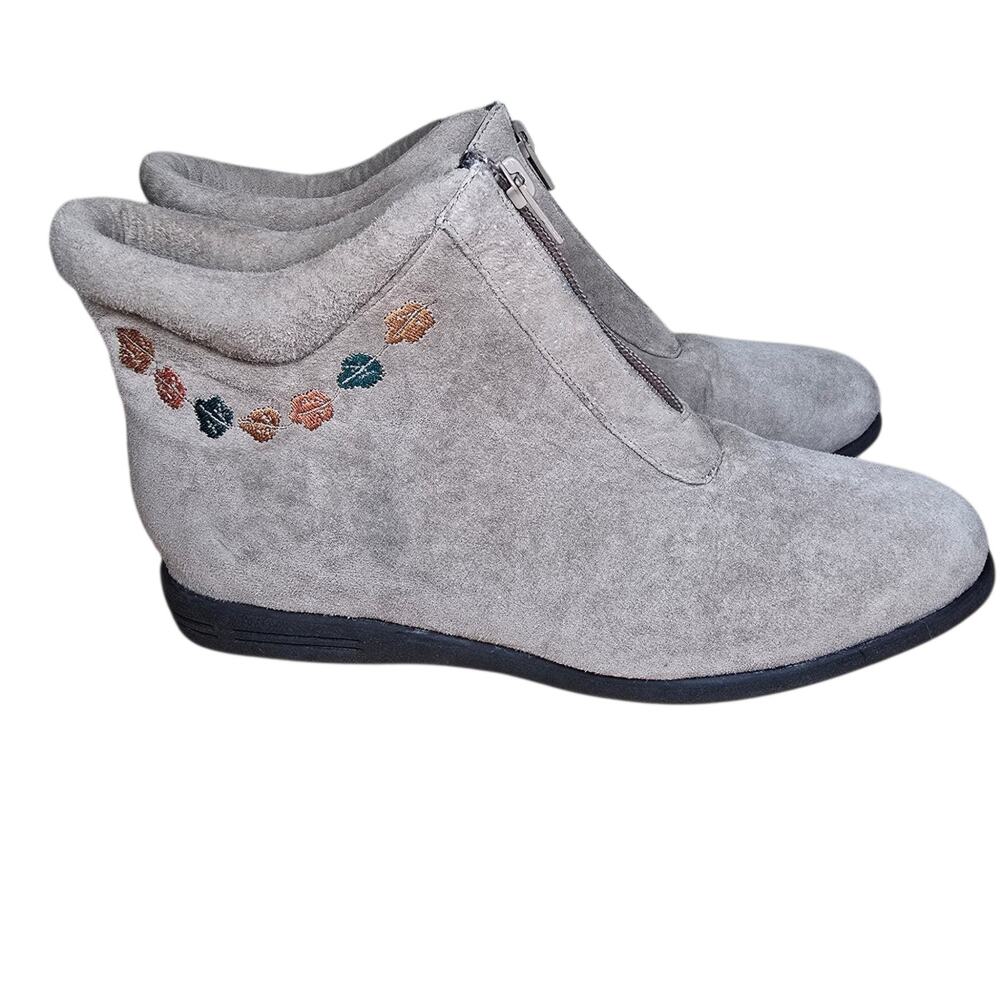 Women's Beacon Suede Ankle Boots Fawn/Leaf Motif Size 8 1/2 Anti-Shock Excellent - Picture 3 of 8